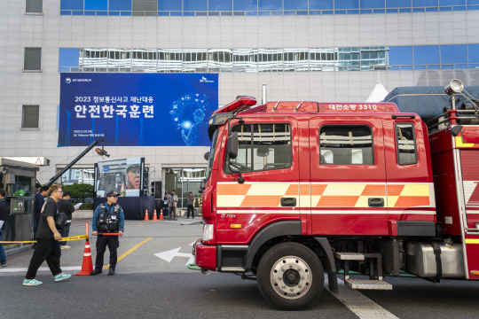 SK텔레콤 대전 둔산 사옥에서 안전한국훈련을 하고 있다. SKT 제공